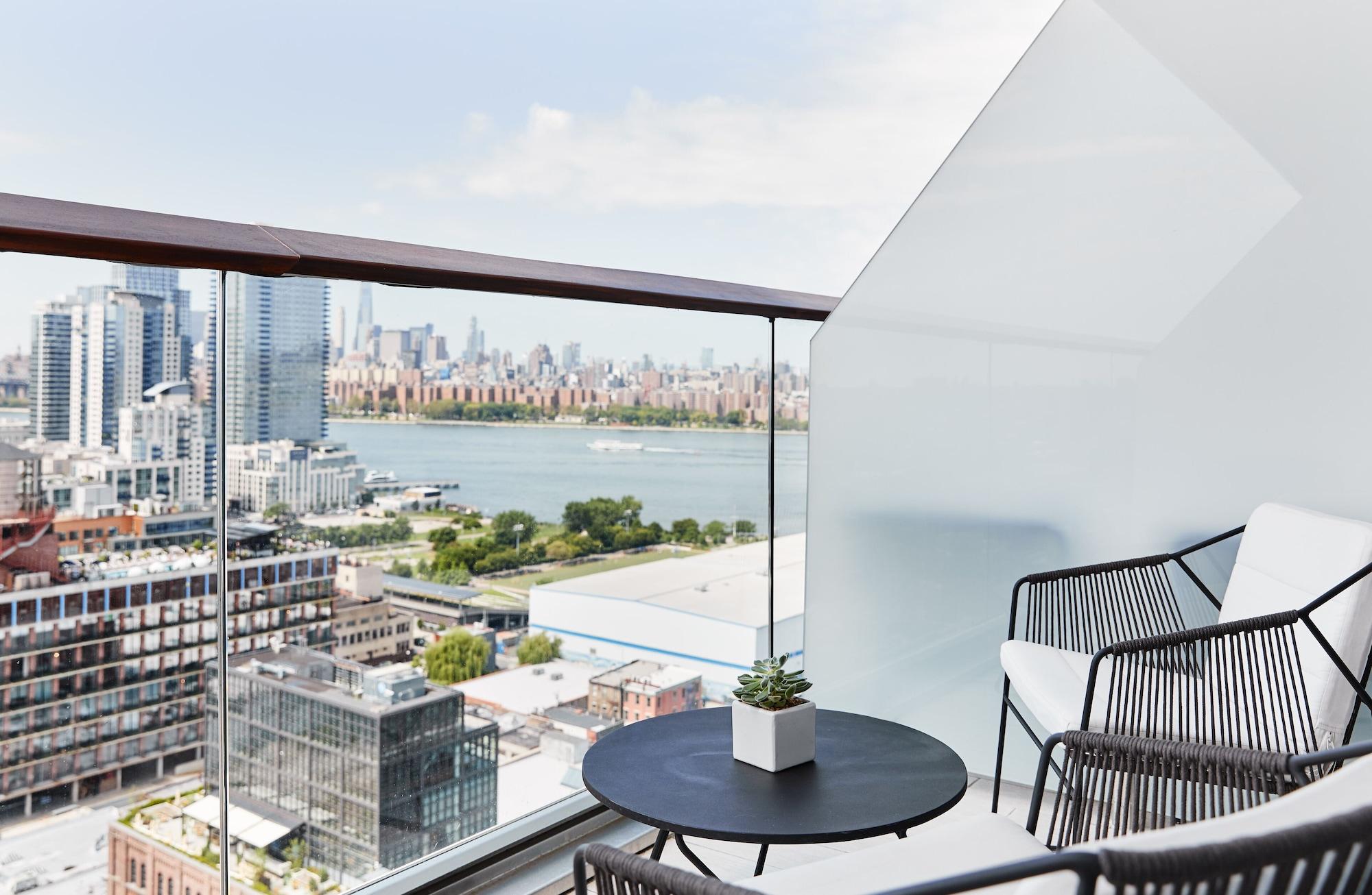 Hotel The William Vale New York Exteriér fotografie View from a balcony
