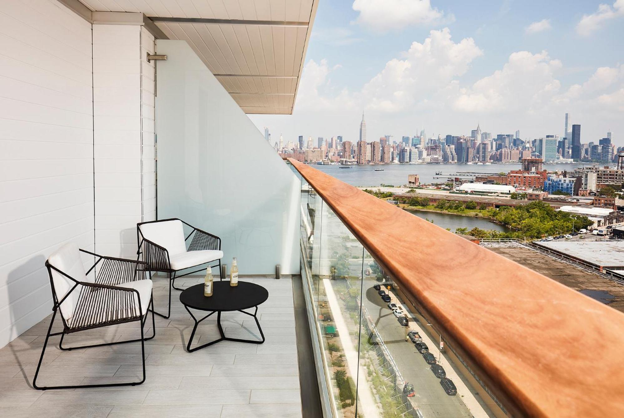 Hotel The William Vale New York Exteriér fotografie View from a balcony