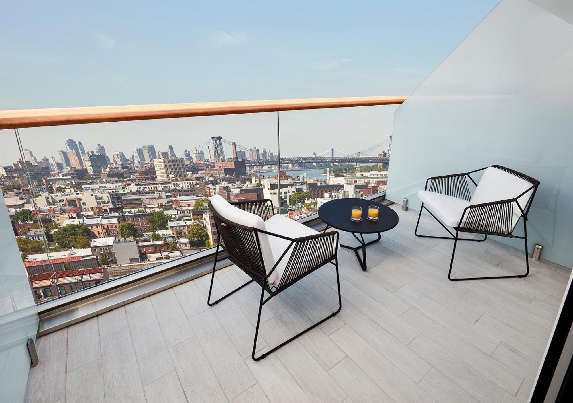 Hotel The William Vale New York Exteriér fotografie A balcony